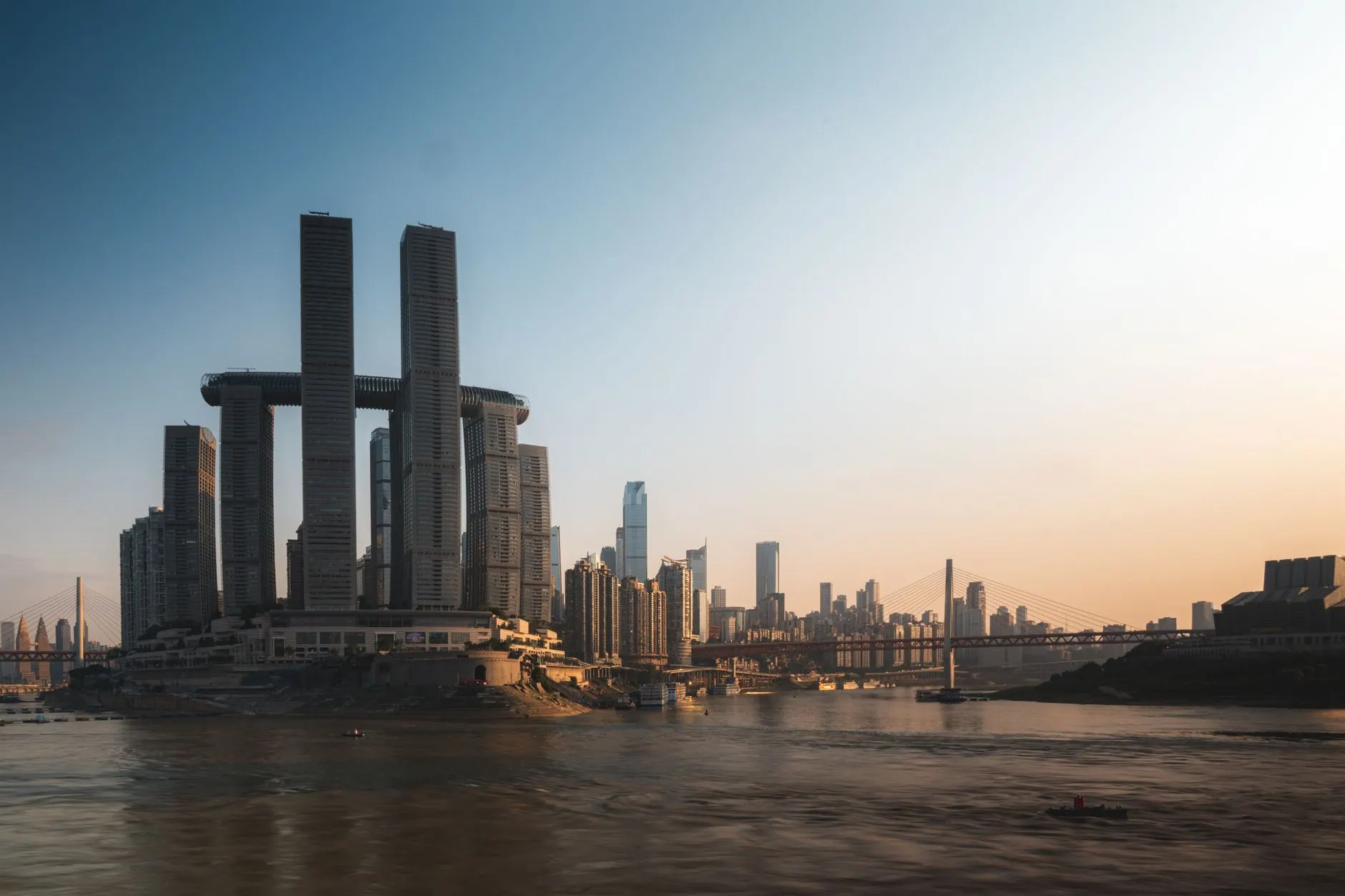海南企业数码配件采购：如何选择适配本地办公场景的电脑配件方案